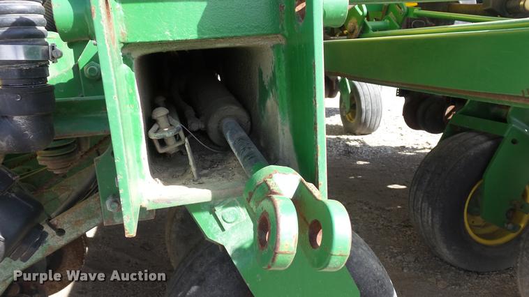 image for item DB3829 2001 John Deere 1780 split row planter