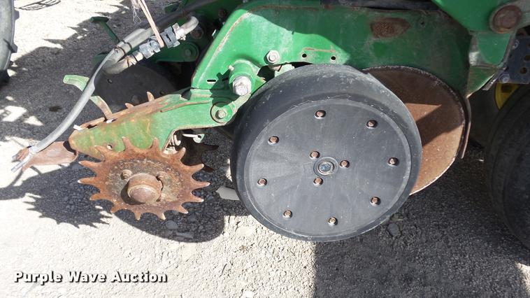 image for item DB3829 2001 John Deere 1780 split row planter