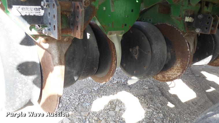 image for item DB3829 2001 John Deere 1780 split row planter