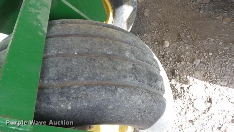 image for item DB3829 2001 John Deere 1780 split row planter