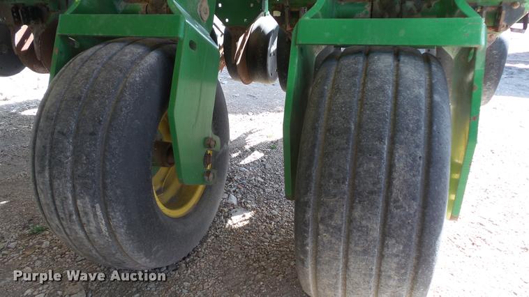 image for item DB3829 2001 John Deere 1780 split row planter