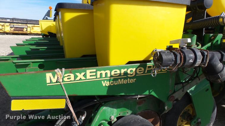 image for item DB3829 2001 John Deere 1780 split row planter