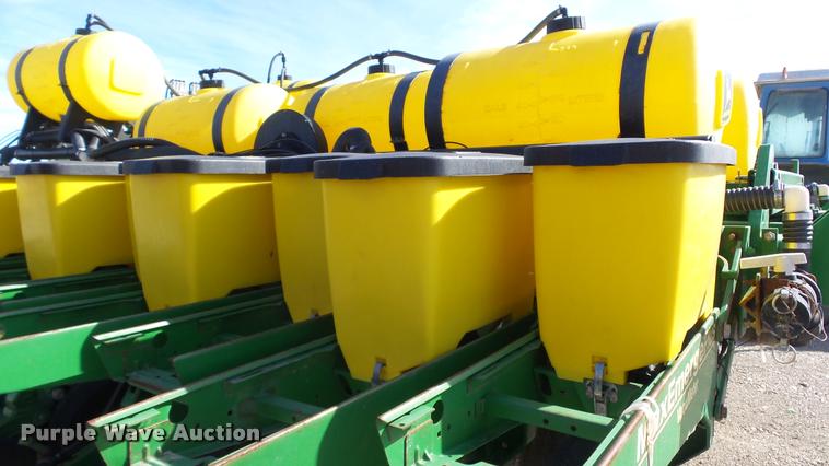 image for item DB3829 2001 John Deere 1780 split row planter