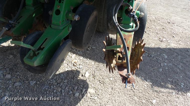 image for item DB3829 2001 John Deere 1780 split row planter
