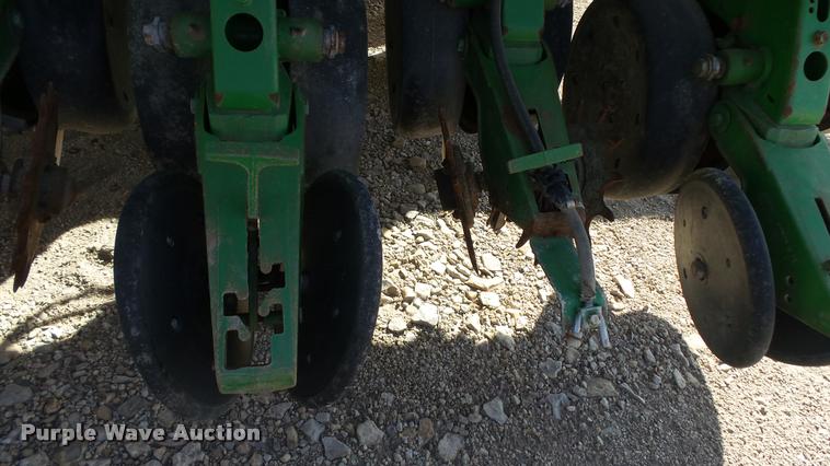 image for item DB3829 2001 John Deere 1780 split row planter