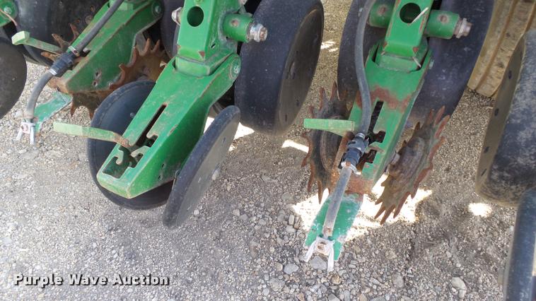 image for item DB3829 2001 John Deere 1780 split row planter