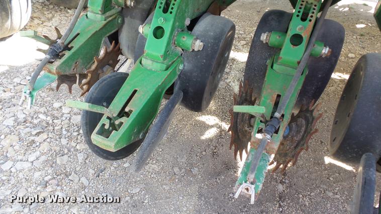 image for item DB3829 2001 John Deere 1780 split row planter