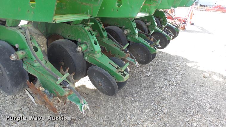 image for item DB3829 2001 John Deere 1780 split row planter