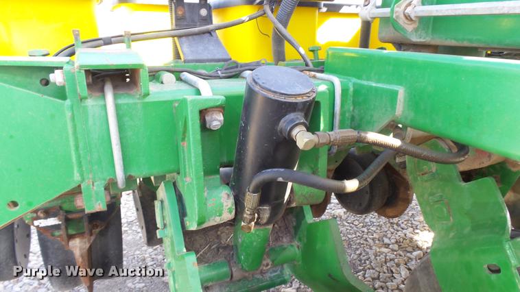 image for item DB3829 2001 John Deere 1780 split row planter