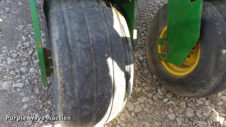 image for item DB3829 2001 John Deere 1780 split row planter