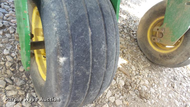 image for item DB3829 2001 John Deere 1780 split row planter