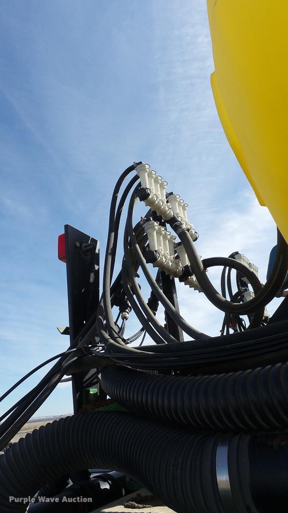 image for item DB3829 2001 John Deere 1780 split row planter