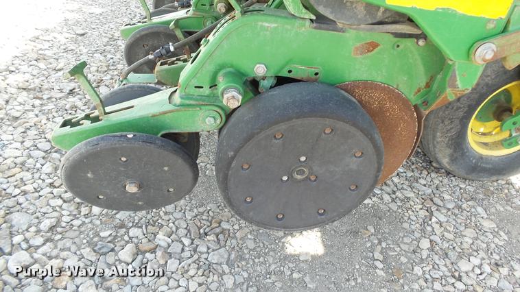 image for item DB3829 2001 John Deere 1780 split row planter