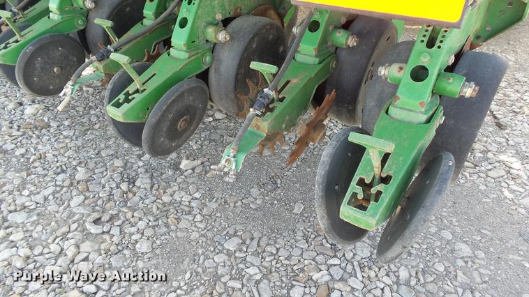 image for item DB3829 2001 John Deere 1780 split row planter