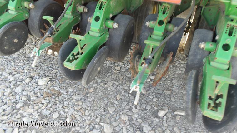 image for item DB3829 2001 John Deere 1780 split row planter