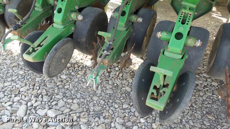 image for item DB3829 2001 John Deere 1780 split row planter