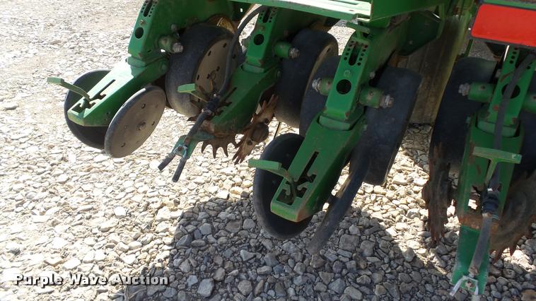 image for item DB3829 2001 John Deere 1780 split row planter