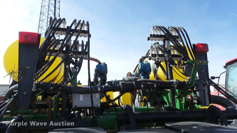 image for item DB3829 2001 John Deere 1780 split row planter