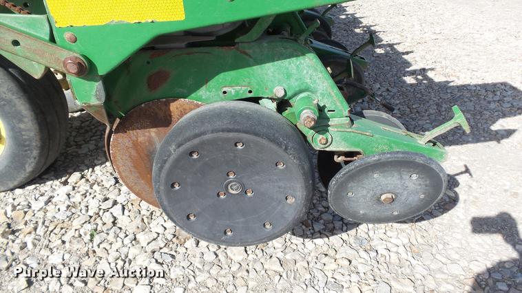 image for item DB3829 2001 John Deere 1780 split row planter