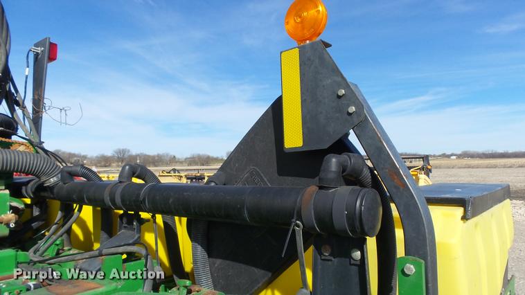 image for item DB3829 2001 John Deere 1780 split row planter