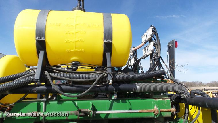 image for item DB3829 2001 John Deere 1780 split row planter