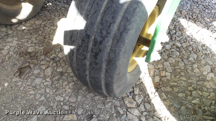 image for item DB3829 2001 John Deere 1780 split row planter