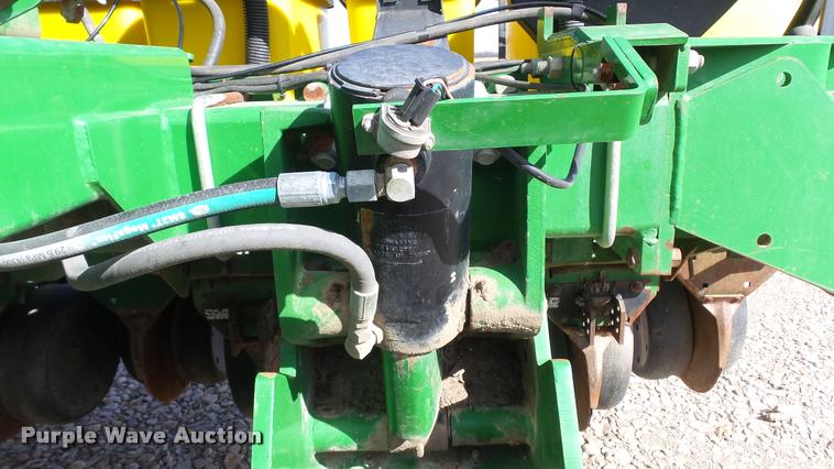 image for item DB3829 2001 John Deere 1780 split row planter