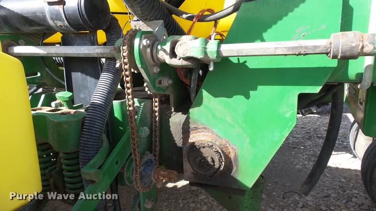 image for item DB3829 2001 John Deere 1780 split row planter
