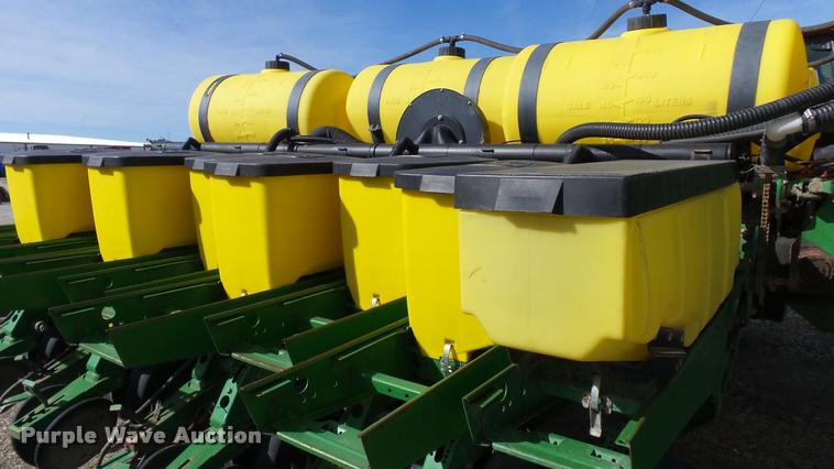 image for item DB3829 2001 John Deere 1780 split row planter