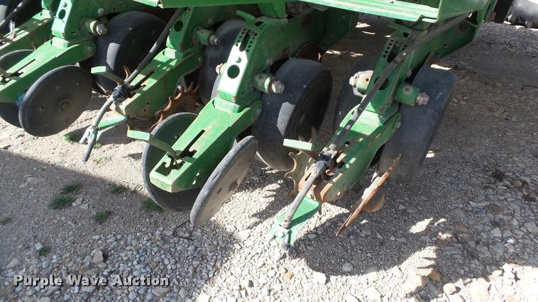 image for item DB3829 2001 John Deere 1780 split row planter