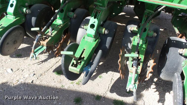 image for item DB3829 2001 John Deere 1780 split row planter