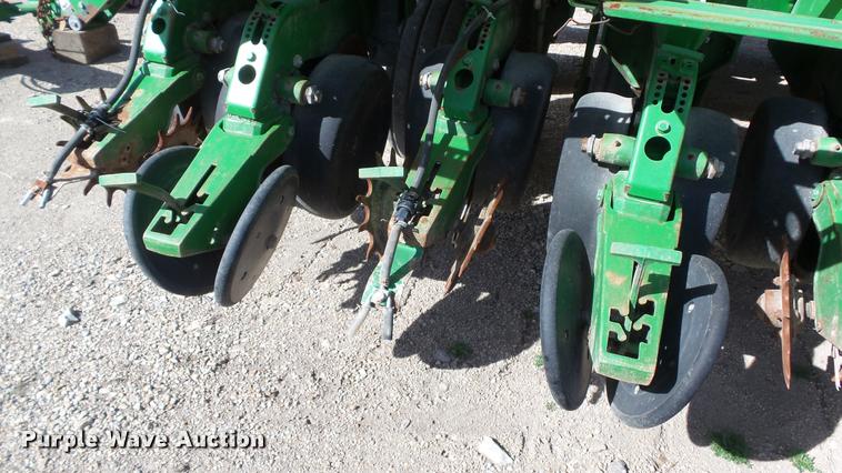 image for item DB3829 2001 John Deere 1780 split row planter