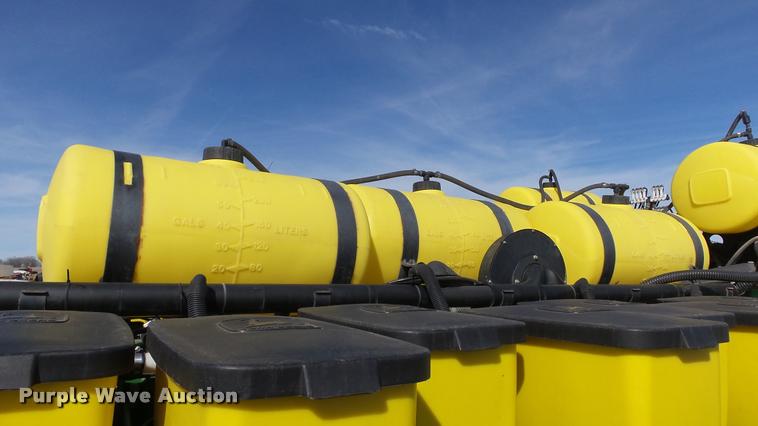 image for item DB3829 2001 John Deere 1780 split row planter