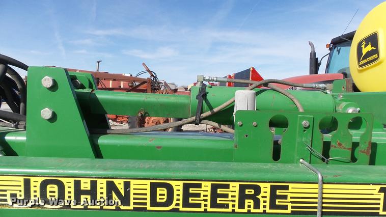image for item DB3829 2001 John Deere 1780 split row planter