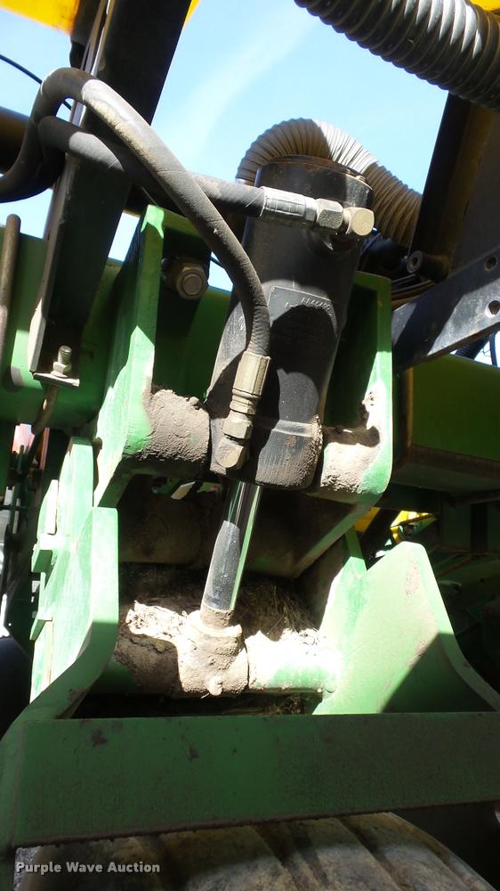 image for item DB3829 2001 John Deere 1780 split row planter