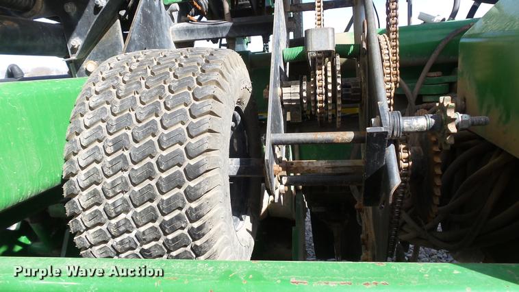 image for item DB3829 2001 John Deere 1780 split row planter