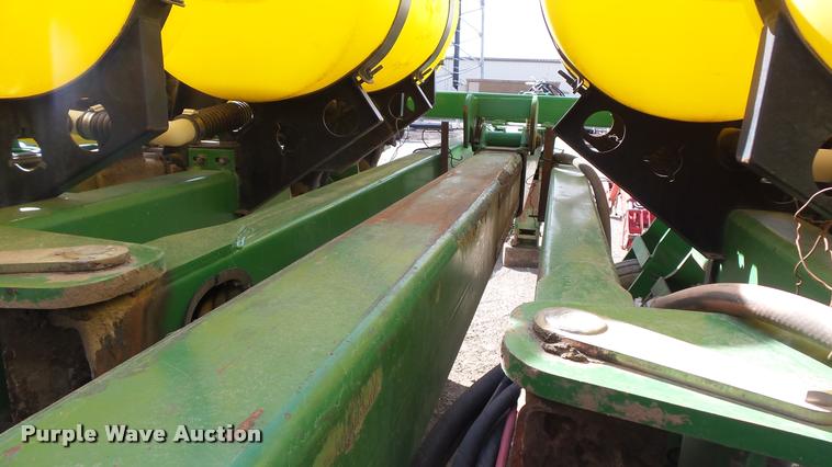 image for item DB3829 2001 John Deere 1780 split row planter