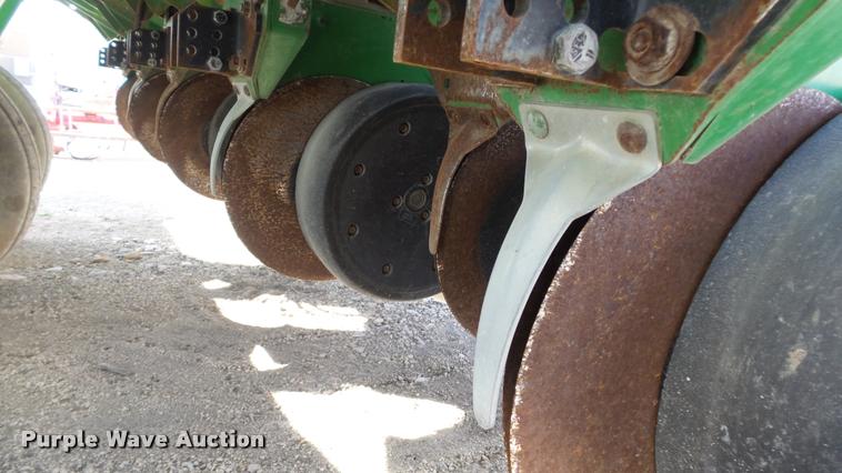 image for item DB3829 2001 John Deere 1780 split row planter