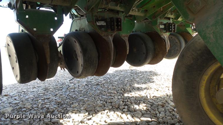 image for item DB3829 2001 John Deere 1780 split row planter