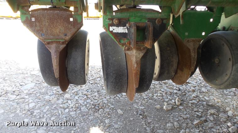 image for item DB3829 2001 John Deere 1780 split row planter