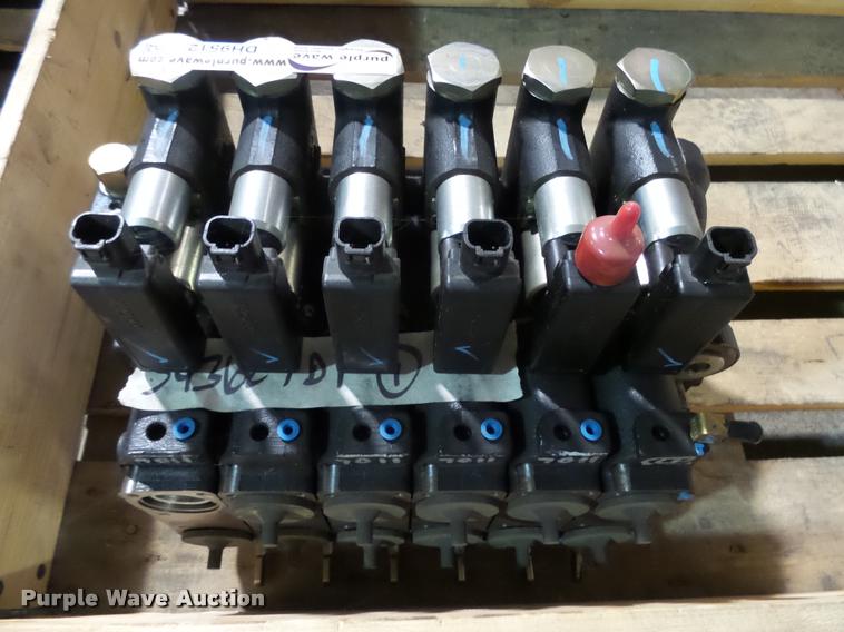 image for item DH9512 AGCO ASM-6HF valve