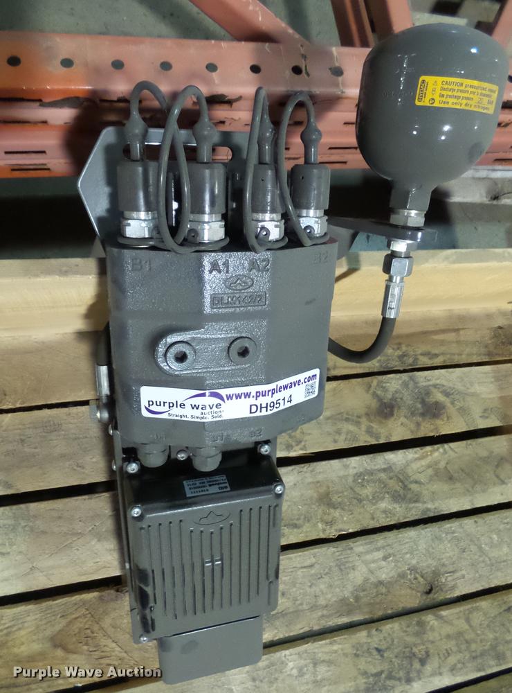 image for item DH9514 (2) AGCO load sensing distributors