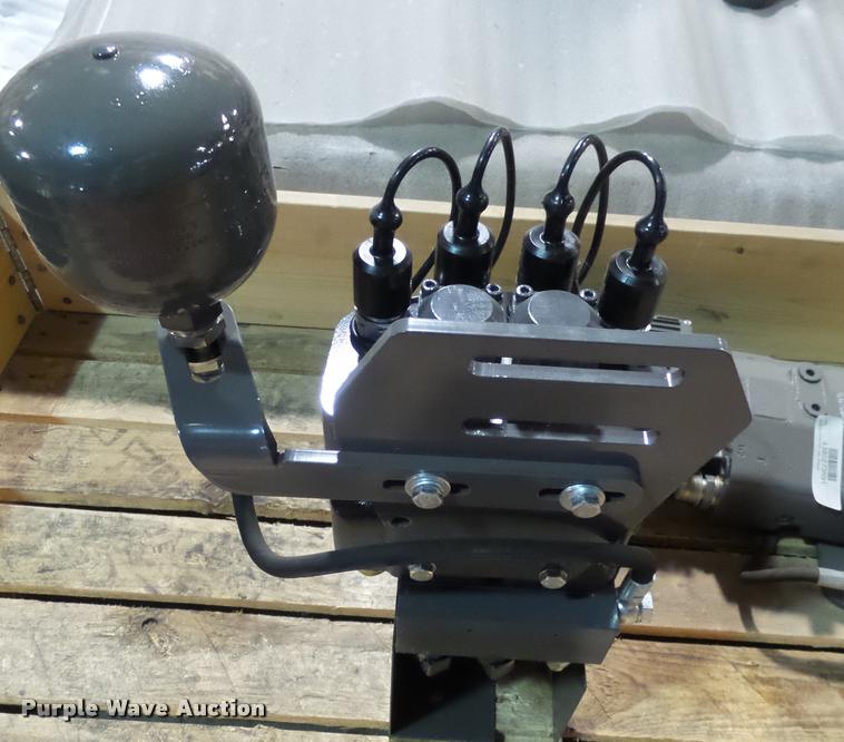 image for item DH9514 (2) AGCO load sensing distributors