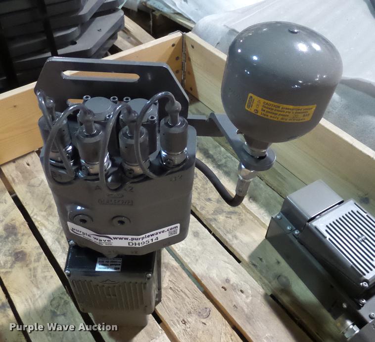 image for item DH9514 (2) AGCO load sensing distributors