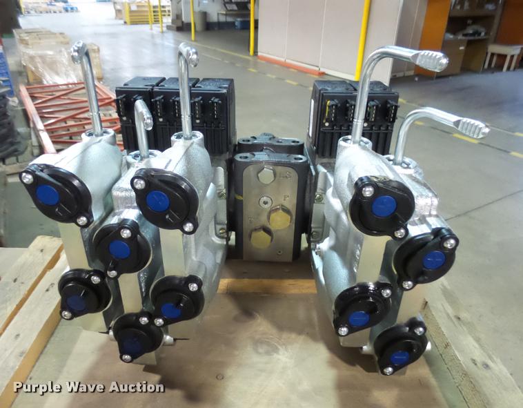 image for item DH9531 (2) AGCO CVT valves