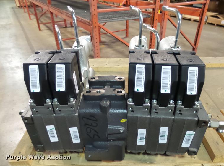 image for item DH9533 (2) AGCO CVT valves