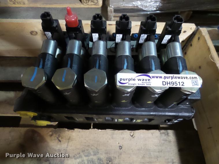 image for item DH9551 (2) AGCO ASM-6HF valves