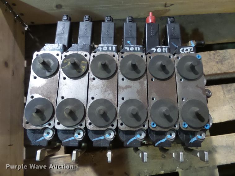 image for item DH9551 (2) AGCO ASM-6HF valves