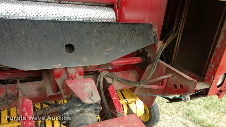 image for item DI9759 2008 New Holland BR7060 round baler