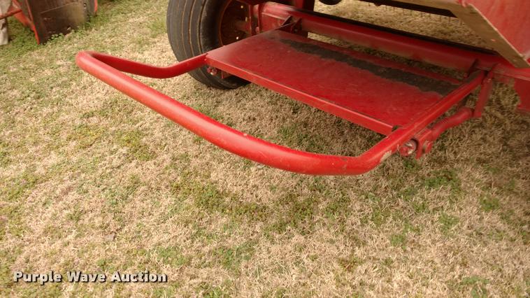 image for item DI9759 2008 New Holland BR7060 round baler